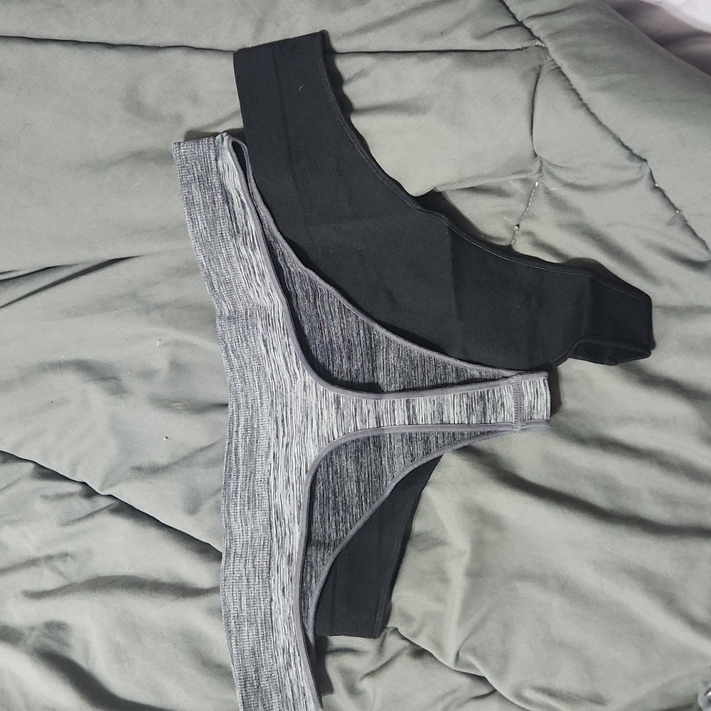 NWT in bag Bubble lime thongs medium